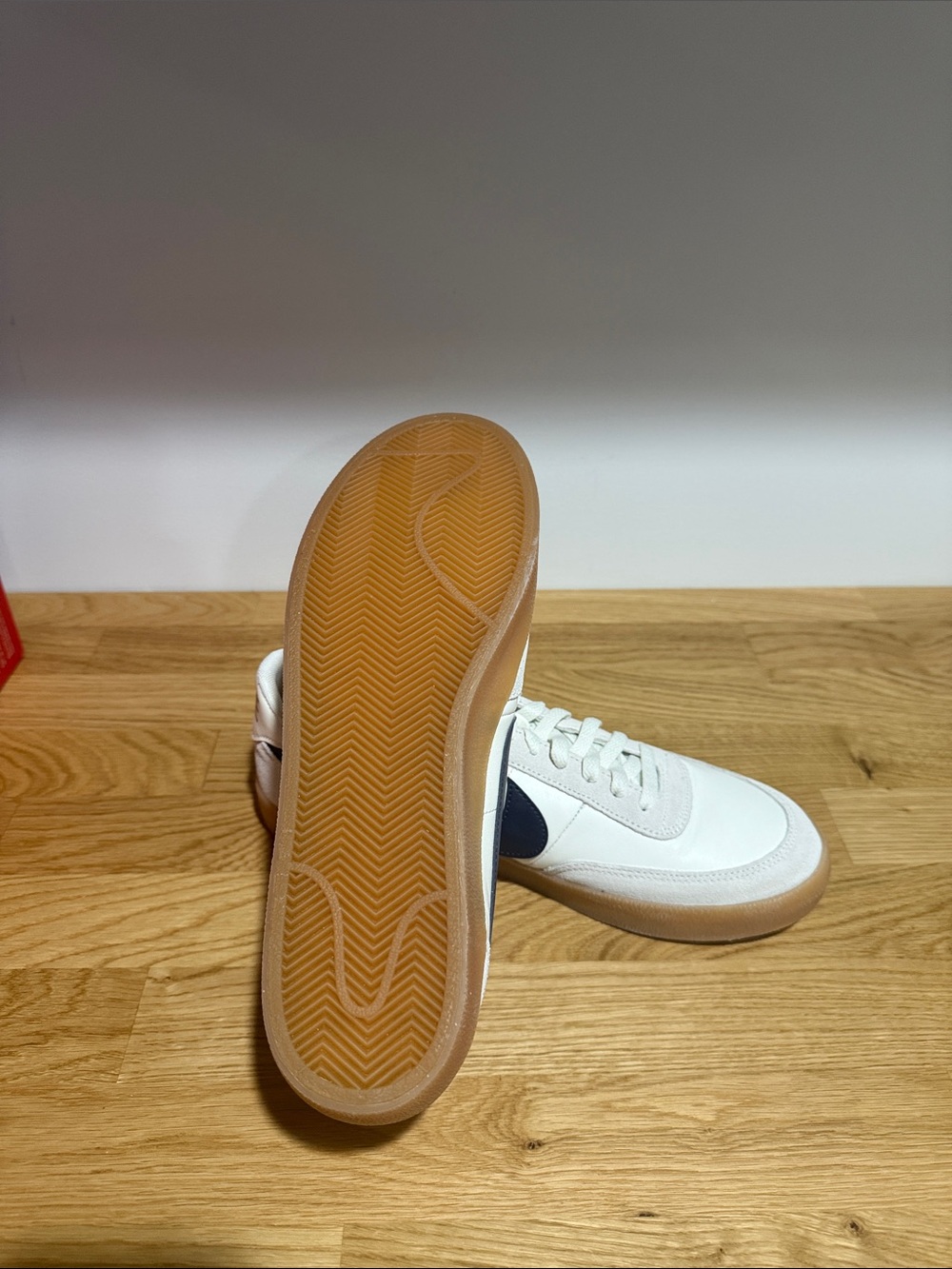 Brand new Nike Killshot 2 size 10  White Sneakers with Navy Swoosh and Gum Sole - Picture 5 of 5